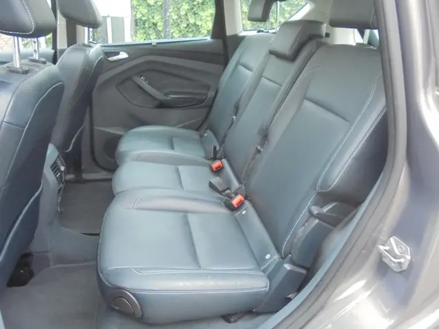 Ford C-MAX 1.0 Edition Plus * apk 6-10-26 * 2014 Benzine 6