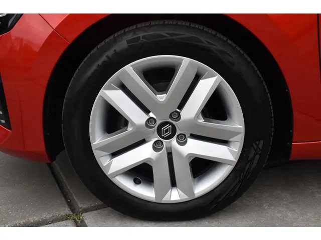 Renault Clio TCe 90 GPF evolution 2024 Benzine 4
