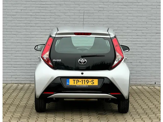 Toyota Aygo 1.0 VVT-i x-play 5-deurs 2018 Benzine 7