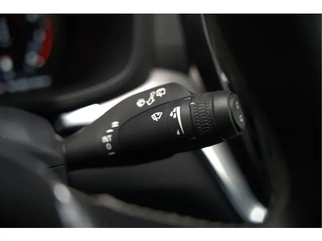 Volvo V60 2.0 B3 R-Design 2020 Hybride Benzine 16