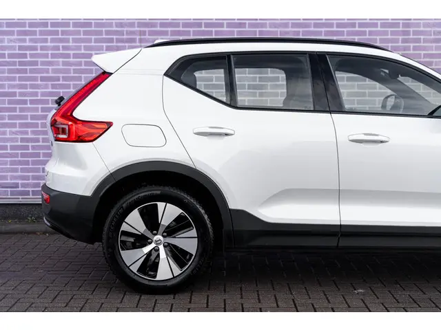 Volvo XC40 Plug-in Hybrid T5 Core 2023 Hybride Benzine 8