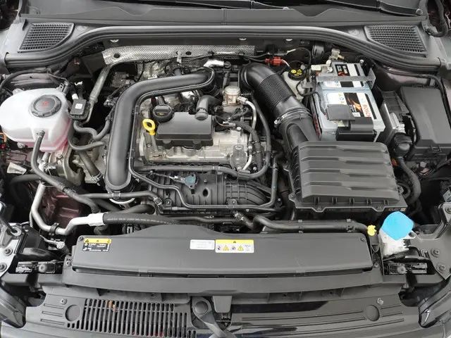 Volkswagen Golf 1.0 eTSI Life 2021 Hybride Benzine 14