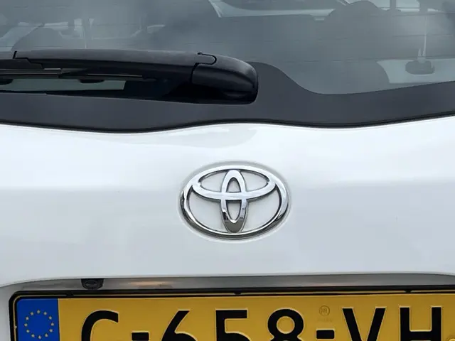 Toyota Yaris 1.0 VVT-i Connect 2019 Benzine 37