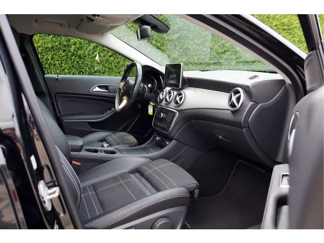 Mercedes-Benz GLA GLA 180 Ambition Night 2016 Benzine 15