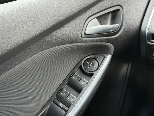 Ford Focus Wagon 1.6 EcoBoost Titanium 2012 Benzine 22