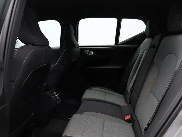 Volvo XC40 2.0 B4 Plus Dark 2025 Benzine 8