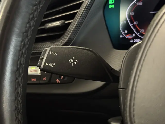 BMW 1 Serie 118i Business Sport Line 2021 Benzine 27