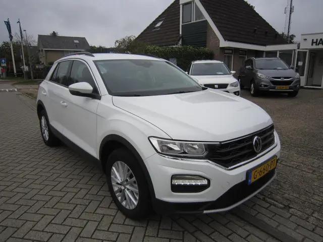 Volkswagen T-Roc 3