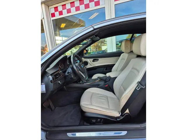 BMW 3 Serie Cabrio 325i Exclusive 2013 Benzine 19
