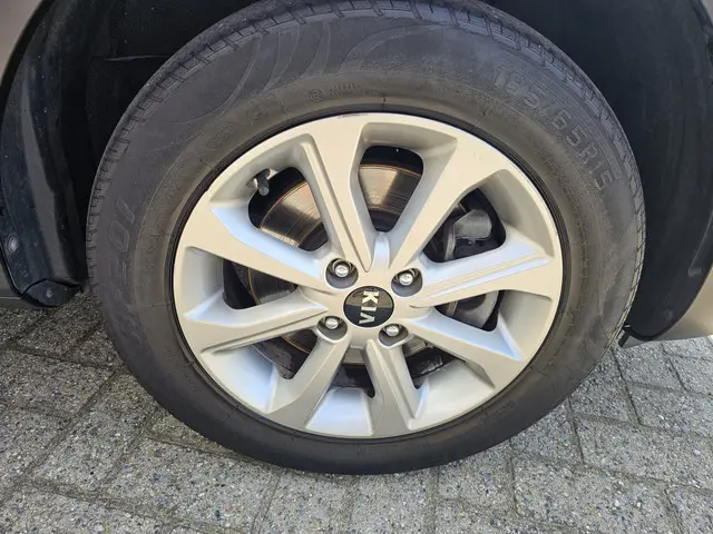 Kia Stonic 1.2 MPi ComfortPlusLine Navigator 2018 Benzine 6