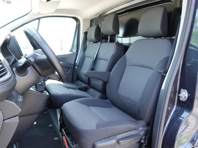 Renault Trafic 2.0 dCi 130PK T30 L2H1 Work Ed. 2023 Diesel 6