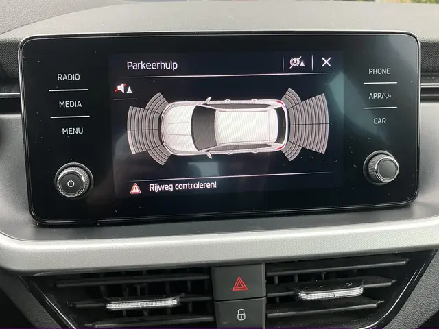 Škoda Kamiq 1.0 TSI Sport Business 2021 Benzine 36