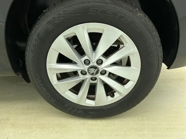 Škoda Kamiq 1.0 TSI Business Edition DSG 2025 Benzine 28