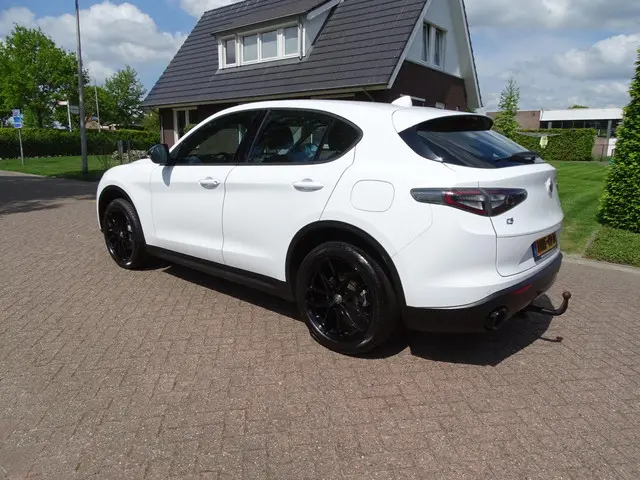 Alfa Romeo Stelvio 2.0 T AWD Super 2020 Benzine 2