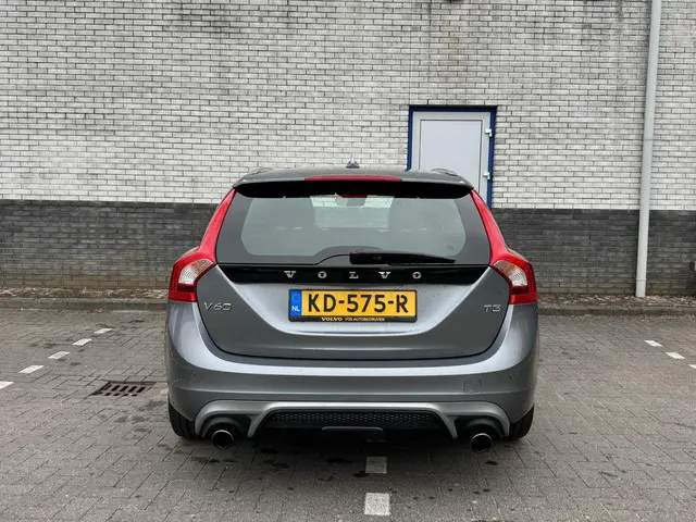 Volvo V60 1.5 T3 R-Design 2016 Benzine 15