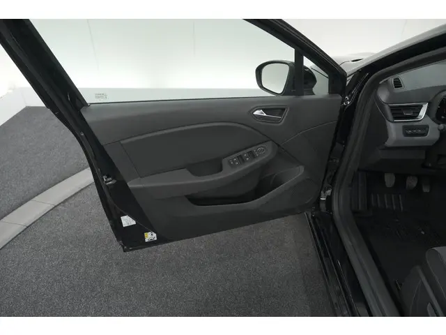 Renault Clio TCe 90 Evolution 2024 Benzine 68