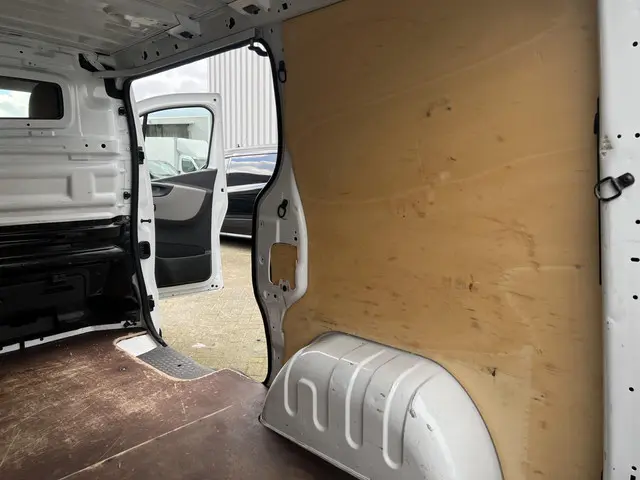 Nissan NV300 L1H1 Optima 2019 Diesel 29