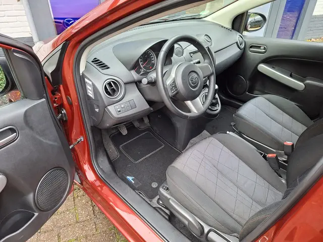 Mazda 2 1.3 Hanabi 2013 Benzine 7