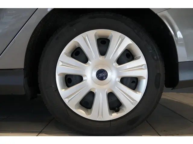 Ford Focus Wagon 1.0 + STOEL/STUURVERWARMING 2016 Benzine 24