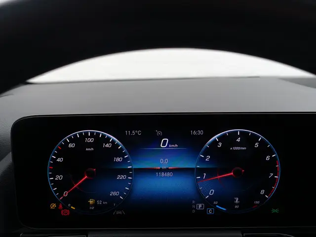 Mercedes-Benz GLA 200 Premium Luxury Aut- 2020 Benzine 19