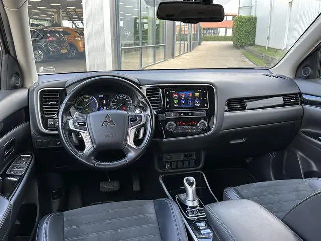 Mitsubishi Outlander 2.4 PHEV Pure+ 2019 Hybride Benzine 3