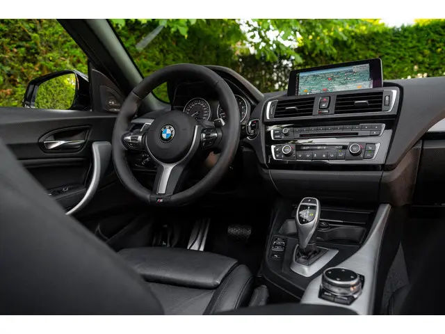BMW 2 Serie Cabrio M235i 2015 Benzine 11