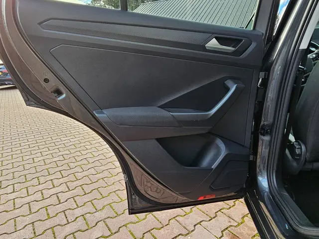 Volkswagen T-Roc 1.5 TSI Sport Business R 2019 Benzine 40