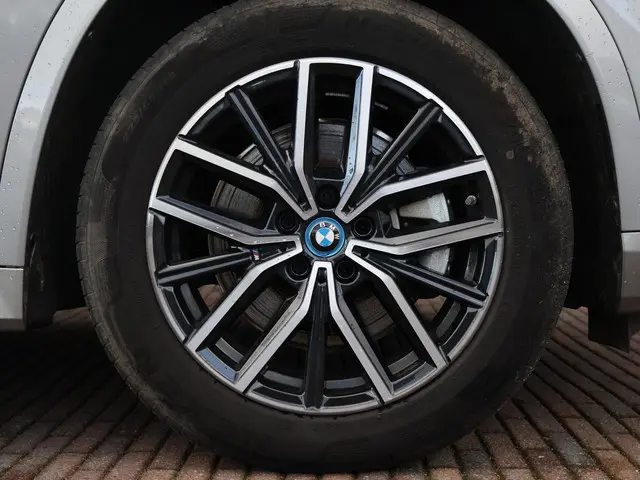 BMW X1 xDrive25e 2025 Hybride Benzine 6