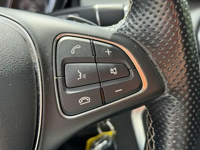 Mercedes-Benz GLA 200 Prestige 2016 Benzine 40
