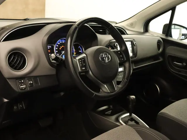 Toyota Yaris 1.5 Hybrid Trend 2016 Hybride Benzine 17