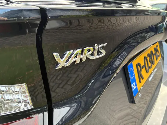 Toyota Yaris 1.5 Hybrid Active 2022 Hybride Benzine 26