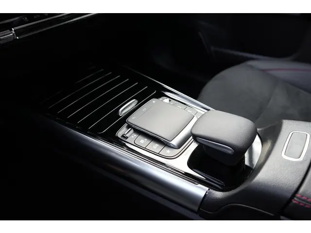 Mercedes-Benz GLA 250 AMG Line 2023 Benzine 22