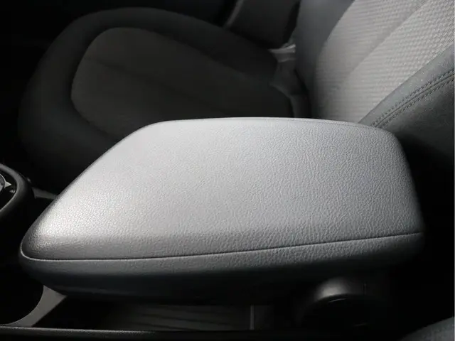 BMW 2 Serie Active Tourer 220i Essential 2015 Benzine 44