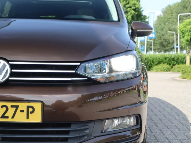 Volkswagen Touran 1.2 TSI Connected Series 2017 Benzine 33