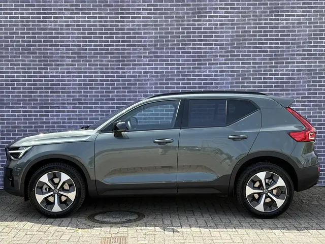 Volvo XC40 2.0 B4 Plus Dark 2025 Benzine 30