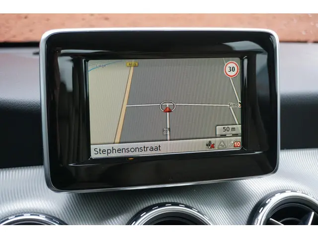 Mercedes-Benz GLA 180 Ambition 2015 Benzine 41