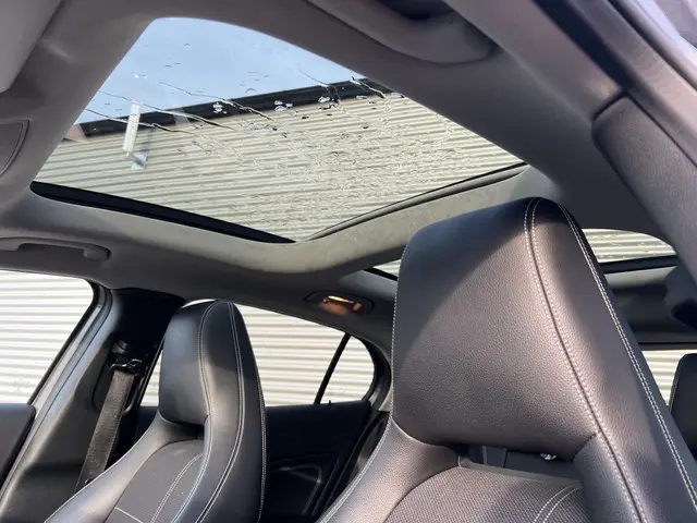 Mercedes-Benz GLA 200 Edition 1 2014 Benzine 12