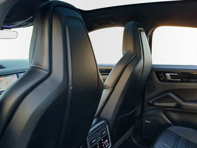 Porsche Cayenne Coupé 3.0 E-Hybrid 2020 Hybride Benzine 32