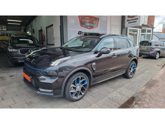Lynk & Co 01 2