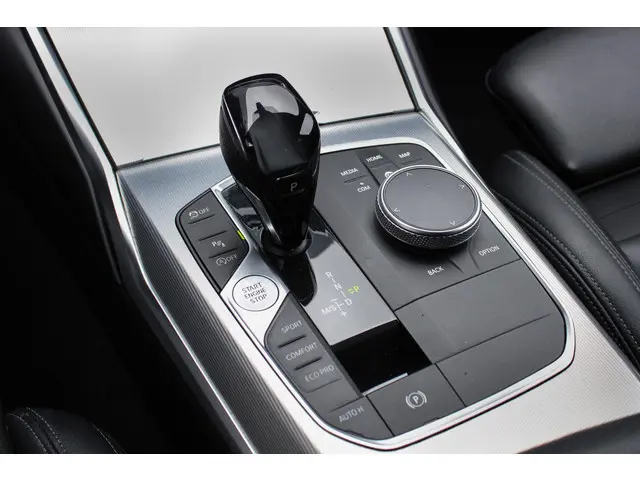 BMW 3 Serie 330i High Executive Edition 2019 Benzine 20