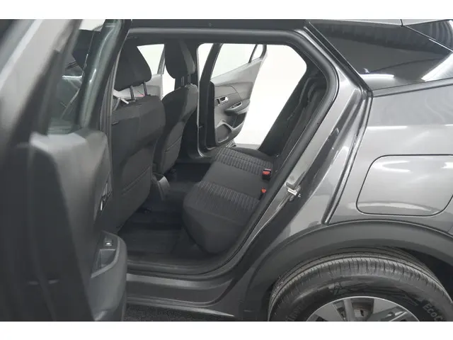 Peugeot 2008 PureTech 130 Active 2023 Benzine 27