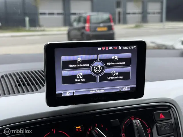 Volkswagen up! 1.0 high up! BlueMotion 2015 Benzine 25