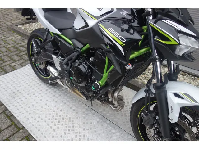 Kawasaki Z650 ABS 2020 Benzine 8