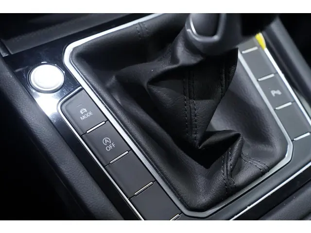 Volkswagen Passat 1.5 TSI Elegance 2020 Benzine 25