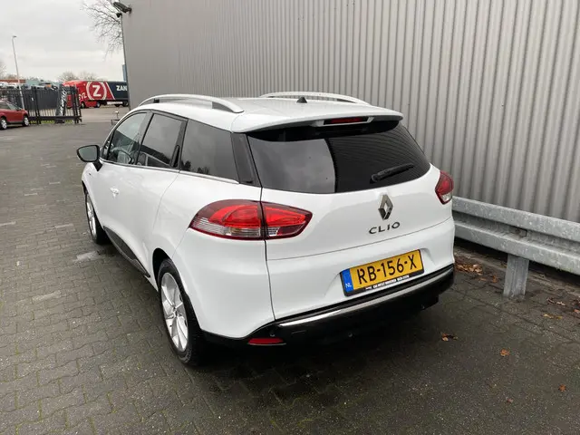 Renault Clio Estate 0.9 TCe Limited 2017 Benzine 16