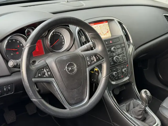 Opel Astra 1.6 Turbo Cosmo 2014 Benzine 3