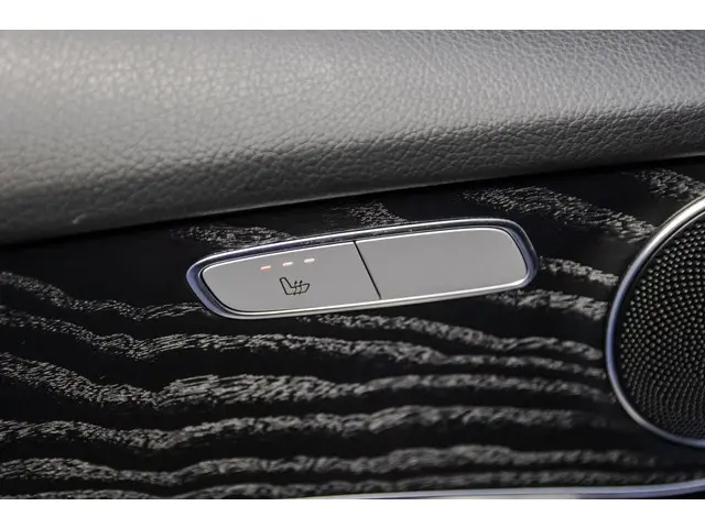 Mercedes-Benz GLC 300e 4MATIC 2021 Hybride Benzine 25