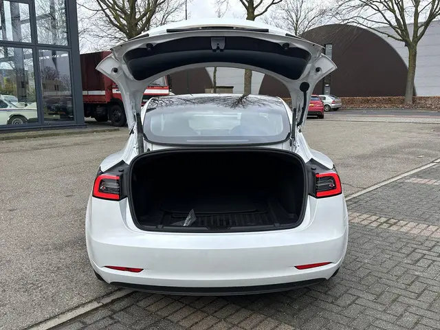 Tesla Model 3 Standard RWD Plus 60 kWh 2023 Elektrisch 8