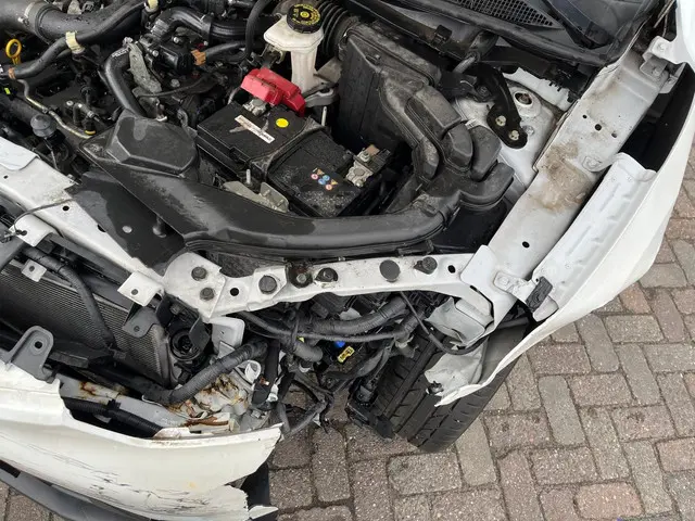 Nissan QASHQAI 1.2 Tekna - Front Schade - BPM 2014 Benzine 33