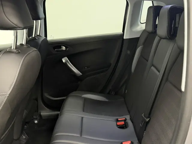 Peugeot 2008 1.2 PureTech Allure 2019 Benzine 28